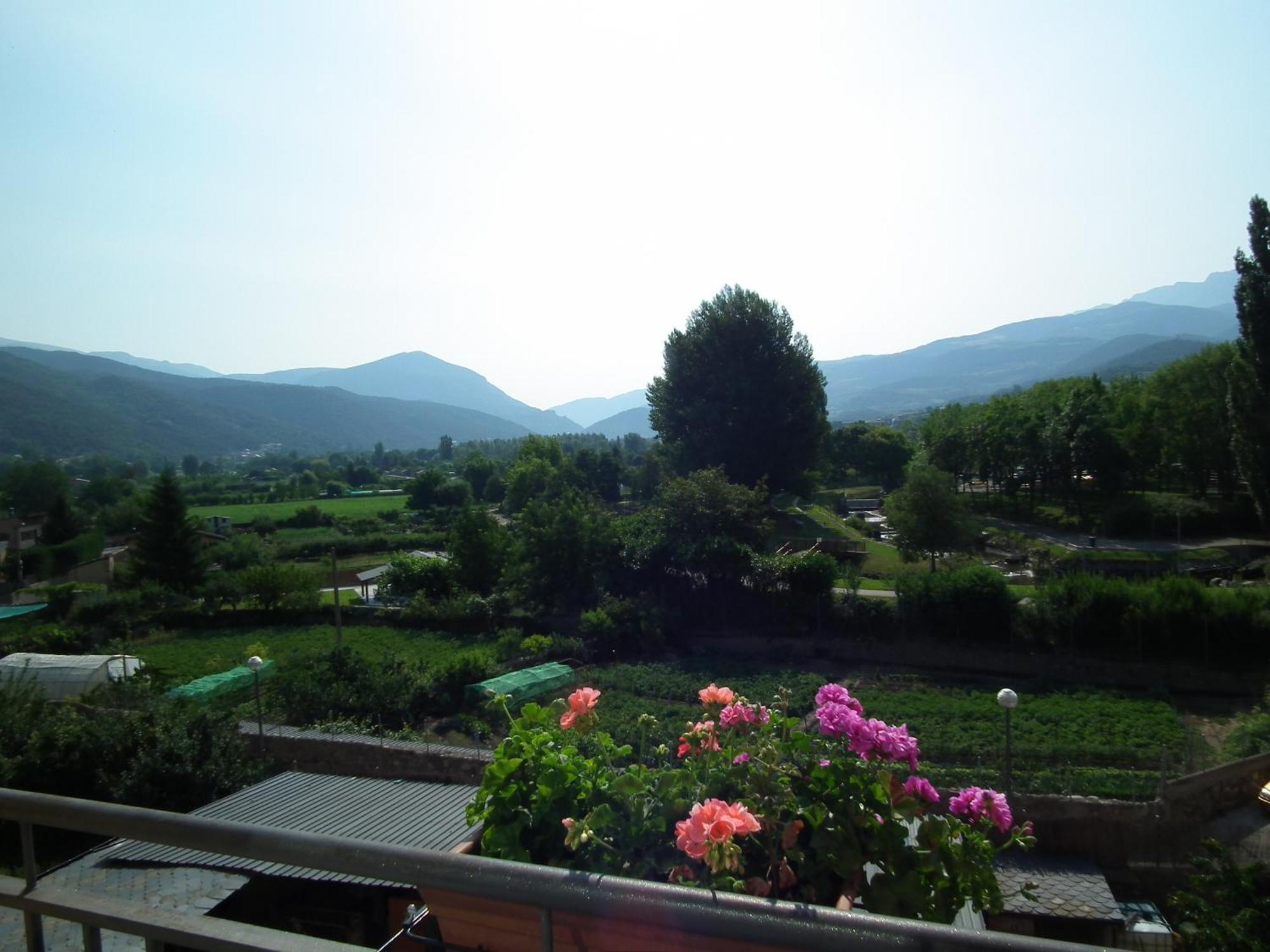 Casa Catharina Bed & Breakfast La Seu d'Urgell Exterior photo